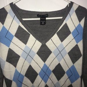 New York and company long sleeve v neck shirt